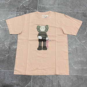 粉色uniqlo 优衣库 联名 kaws 灰熊 短袖 t恤 tee