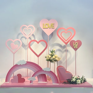 春季美陈道具橱窗装饰4s店展厅展车场景布置心形粉色主题dp点摆件