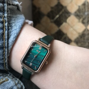 明星代言同款小绿表显白女表秀气小巧方形绿色真皮女士手表