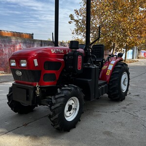 国四东方红sg704大棚王拖拉机,带爬行档,多缸四驱果园耕地机