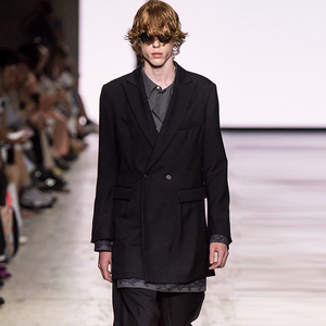 男士小西装2022春季秀场意大利时尚雅痞双排扣宽松西装戗驳领便西