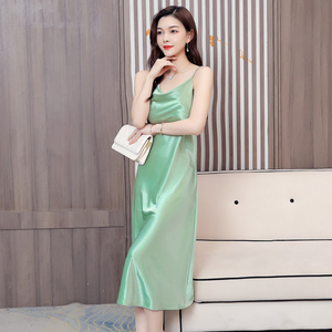真丝缎面丝绸三醋酸连衣裙桑蚕丝吊带裙女2021年夏沙滩裙度假长裙