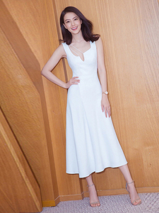 明星高圆圆同款白色连衣裙女夏季性感气质低胸高级感吊带小礼服女