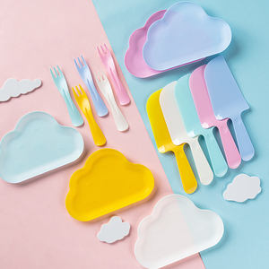 生日蛋糕创意云朵餐盘餐具盘子食品级塑料环保一次性餐碟刀叉套餐