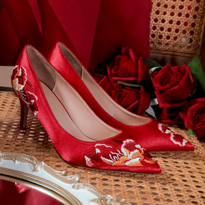 红色高跟鞋女结婚冬季