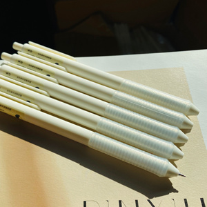 乐仔文创 中性笔st超精细笔头超软握黑墨蓝蓝红0.5中性笔/笔芯105