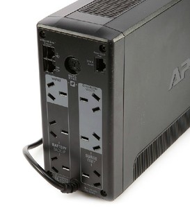 APC UPS电源BR550G-CN内置电池330W稳压防浪涌输出插座服务器应急