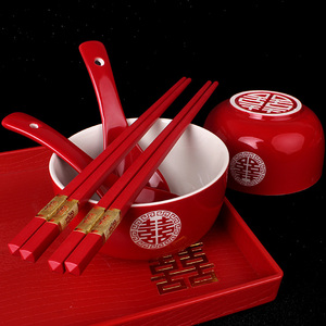 结婚用品喜碗筷子勺子套装红碗回礼喜碗新款酒红陶瓷对碗陪嫁套碗
