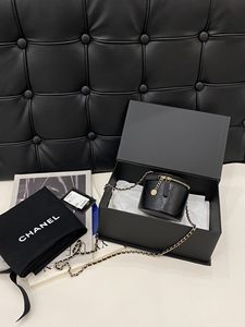 Chanel香奈儿 21S mini黑金双C小圆筒菱格纹浮雕小金币斜挎包