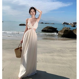 三亚巴厘岛显瘦沙滩裙系带露背吊带连衣裙女性感纯欲海边度假长裙