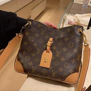 lv路易威登noenoe老花水桶包单肩女包斜挎包黑桶大容量热卖经典款1人