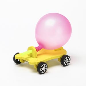 用气球制作反冲力小车图片