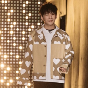 原版大侦探7大张伟同款夹克外套翻领拼接爱心印花外套男衣服潮