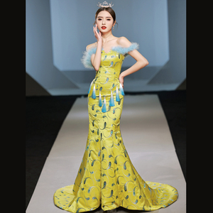 高端模特走秀演奏晚礼服中国风t台黄色国潮主持人时髦复古演出服