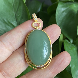 雪倪b211118和田玉碧玉沙枣青18k镶嵌大蛋面吊坠挂件带鉴定证