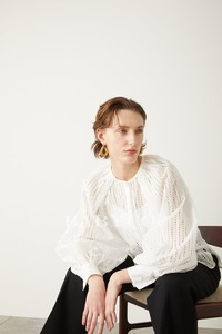 日本贵牌小众设计感法式复古宽松重工蕾丝镂空刺绣泡泡灯笼袖衬衫