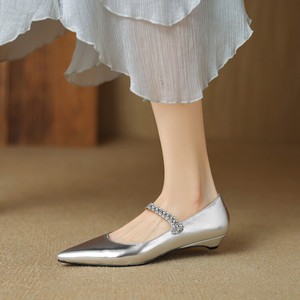 韩版气质新品单鞋女水钻脚面绑带低跟银色红色尖头女鞋低帮鞋百搭