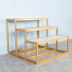 中岛多功能定制高低台阶梯轻奢简约展示架鞋包包商场橱窗金属货架