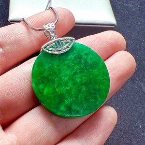 拍卖缅甸老坑翡翠满绿干青无事牌祖母绿男女平安挂件圆牌子吊坠玉