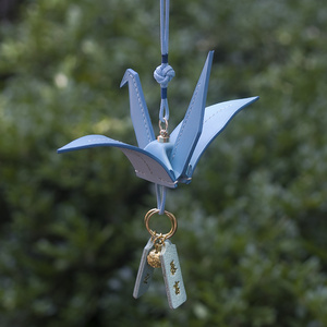 纯手工原创制作真皮缝制千纸鹤挂件汽车摆件后视镜装饰铃铛可订制