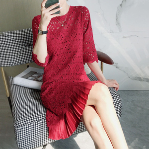 红色连衣裙蕾丝大码女装2024年春夏法式复古宽松镂空中袖A字裙