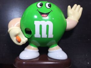 000人付款淘宝mm 巧克力豆玩具 m&ms小玩具 94年 m豆小糖果机 摆件