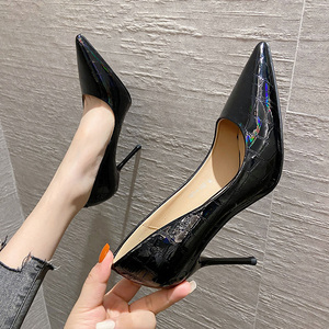 亮皮尖头细跟高跟鞋女2021秋季新款漆皮鳄鱼纹浅口单鞋