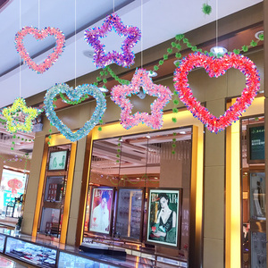 春天装饰店铺门店金店珠宝店场景店内气氛布置天花板吊饰爱心挂件