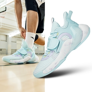 安踏汤普森四代