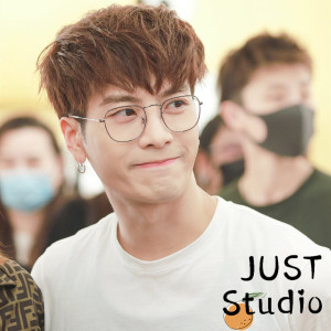 可配近视王嘉尔同款方形金丝眼镜清新文艺百搭轻小脸复古防辐射女