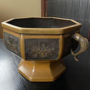 日本中古工艺品金屋五郎三郎造宣德八角火盆黄铜制双鱼耳共箱付