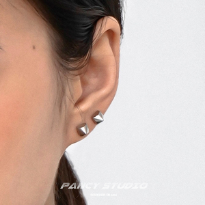 PANCY朋克亚文化钛钢立体铆钉耳钉小众设计耳环个性超酷耳饰男女