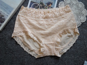 日系外贸女士纯棉白色内裤全棉档透气收腹包臀蕾丝中腰无痕小码