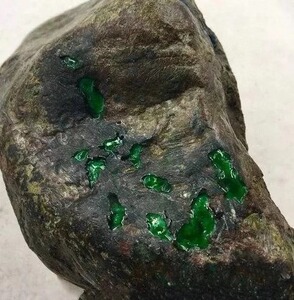 蓝俐琳多彩滇缅 翡翠原石半明料冰种 阳绿紫罗兰 色料吊坠