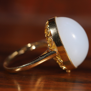 新疆和田玉籽料18k金香囊大蛋面戒指苏工女款油性足金镶玉礼物