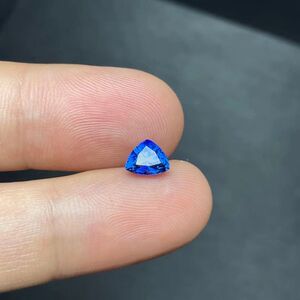 三角形蓝宝石