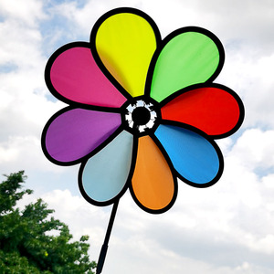 八彩风车彩虹布风车幼儿园楼盘景区布景活动道具户外装饰儿童玩具