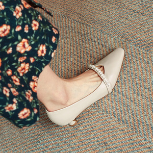 tb8234655106淘宝热风小香风法式单鞋女软皮新款气质粗跟矮跟鞋春款