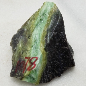 天然南阳独山玉原石毛料1078克