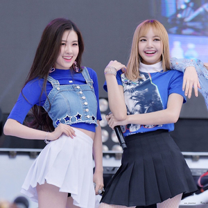 blackpink6周年同款演出打歌服lisa韩国女团黑色半身百褶短裙子夏