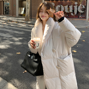 夏诗文 小太阳羽绒服 90白鹅绒牛角扣长款翻领外套女冬季