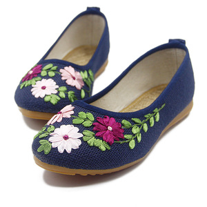 锈花布鞋民族风