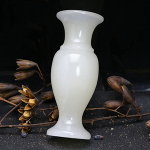 白玉石花瓶