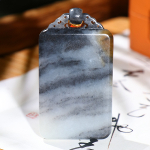 青花籽料平安无事牌玉石吊坠女款新疆和田玉男士项链玉石挂件58g