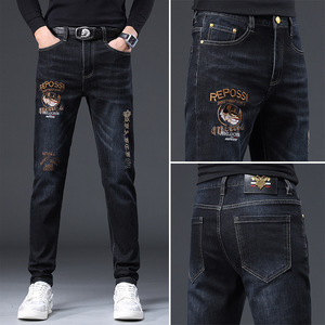 雷迪波尔牛仔裤男款秋季简约潮流时尚修身小脚直筒休闲长裤子男装