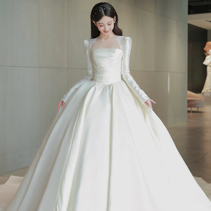 长袖婚纱2024新款新娘主纱法式复古缎面高级质感拖尾宫廷风迎宾纱