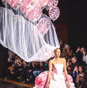 乳胶印花头纱气球拍照生日婚庆布置透明粉色白色波点气球飞婚纱