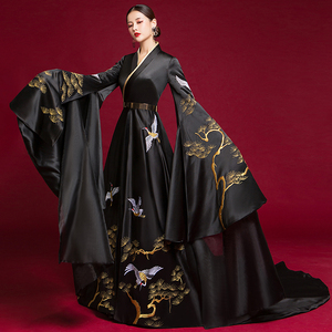 国潮中国风模特夸张走秀礼服女表演舞台气质演出服黑色拖尾晚礼服