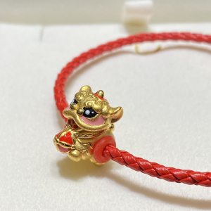 999烧蓝足金珐琅招财狮子 香港周大福瑞兽转运珠醒狮男女黄金手绳