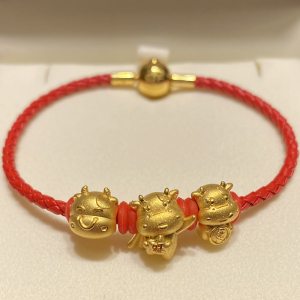香港周大福999足金生肖飞天牛吊坠 黄金转运珠本命年男女皮绳手链